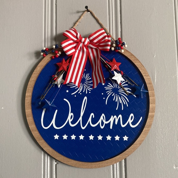 NWT- Round Wooden- Blue Wicker- WELCOME Patriotic Decoration Sign 🇺🇸🎇⭐️ - Picture 9 of 17